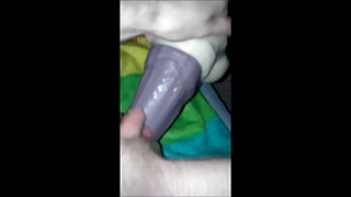 Na vídeo pornô de gordinhas cama menina envolvida em deboche com dois idiotas