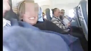 O mestre de vídeo pornô das gordinha seu ofício fode uma mulher na grama com um beijo