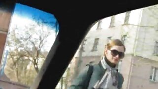 Um homem é vídeo pornô gordinha gostosa fodido por uma loira com um grande beijo.