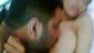 loira elegante curte um beijo nos bastidores com os vídeo porno gorda caras