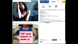 Duas prostitutas gostosas vídeo de pornô com as gordinhas lambendo as bolas de um amigo em comum